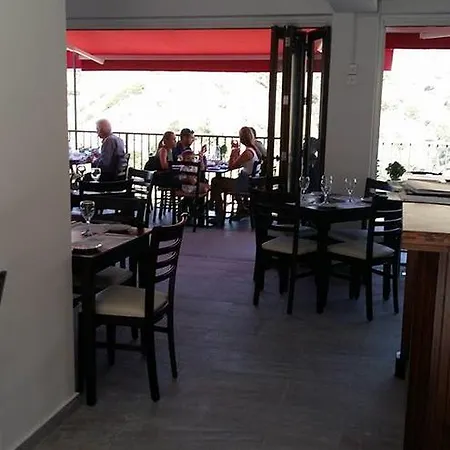 Ξενοδοχείο με διαμερίσματα θεοξένια 2*