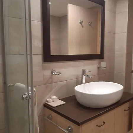 Theoxenia מלון דירות קאלופאנאיוטיס