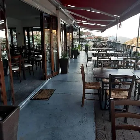 Theoxenia קאלופאנאיוטיס