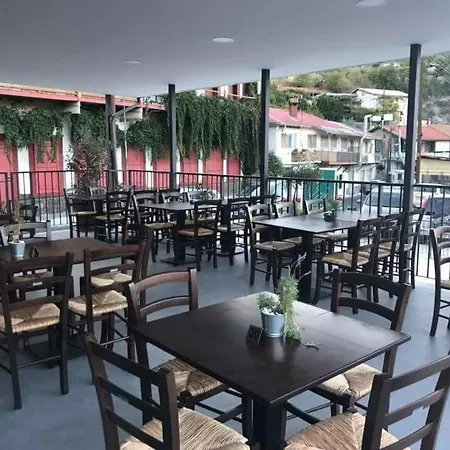 מלון דירות Theoxenia קאלופאנאיוטיס