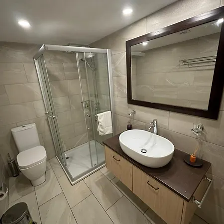 Theoxenia קאלופאנאיוטיס