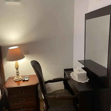 Theoxenia קאלופאנאיוטיס