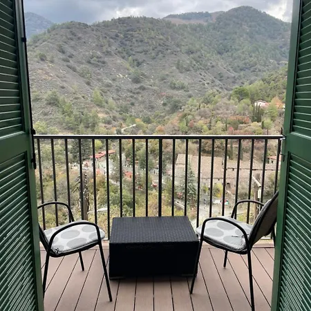 Theoxenia מלון דירות קאלופאנאיוטיס