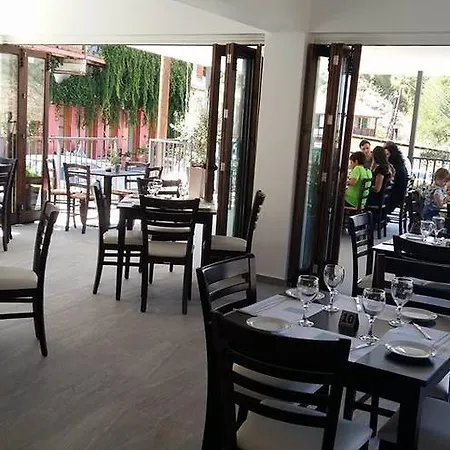 מלון דירות Theoxenia 2*